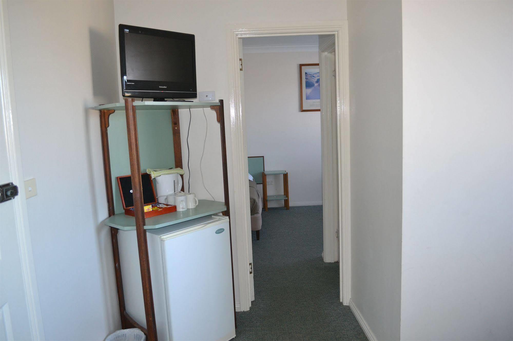 Hobart Tower Motel Exterior photo