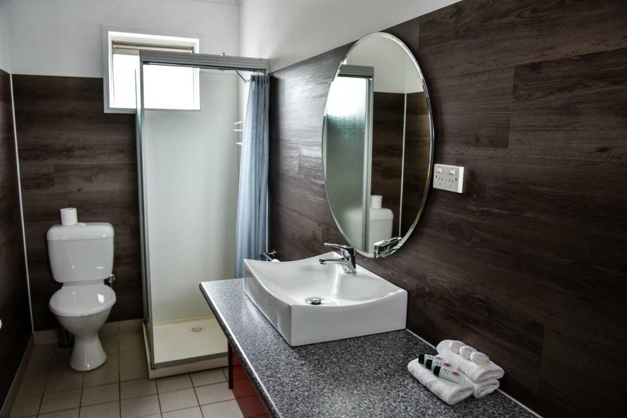 Hobart Tower Motel Room photo