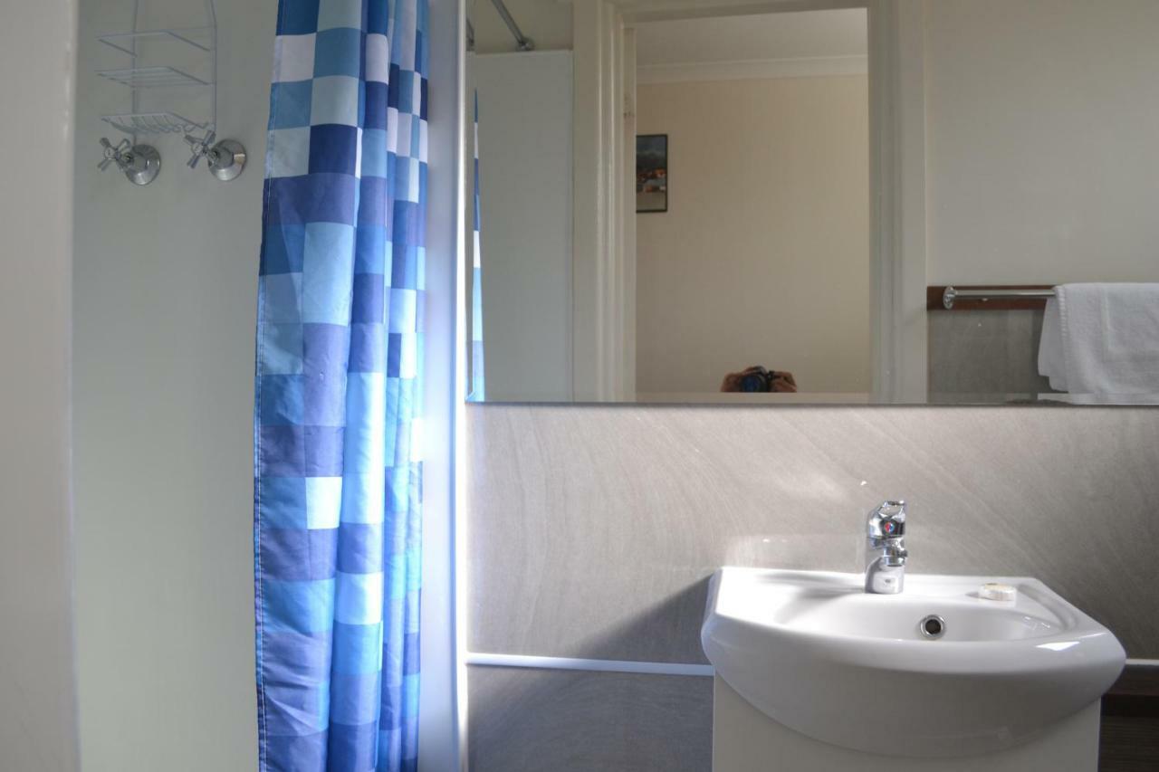 Hobart Tower Motel Room photo